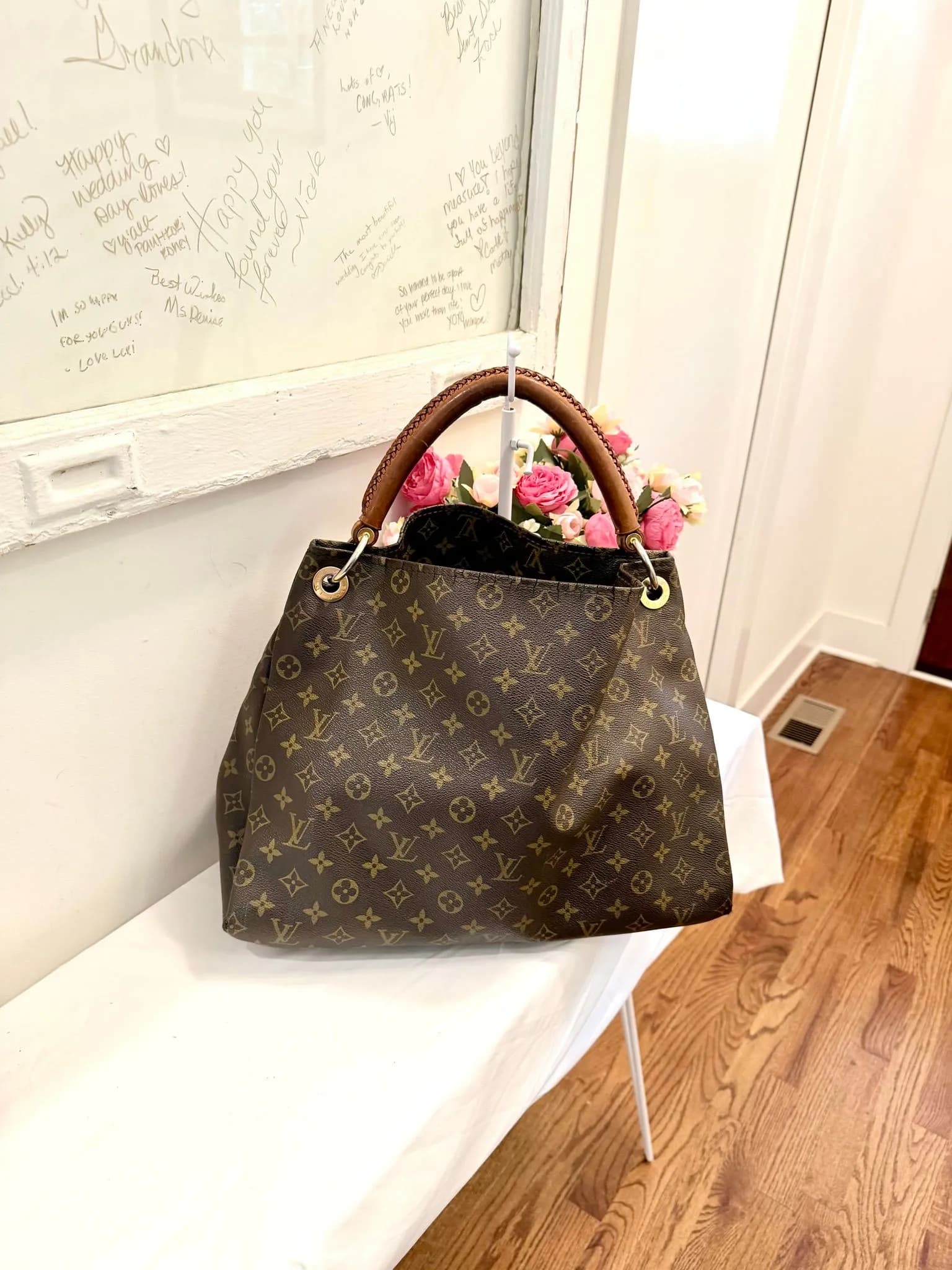 Authenticated Louis Vuitton Monogram Artsy MM Hobo Bag — pre-owned luxury designer bag | LaceLuxx